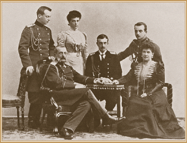 Великий князь Владимир Александрович с семьёй..gif